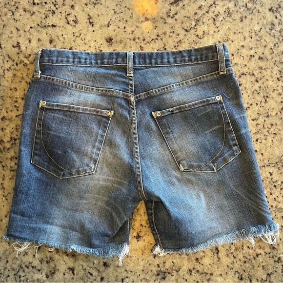 Women’s chip and pepper Distressed Denim Shorts Sz 8 - Picture 3 of 7